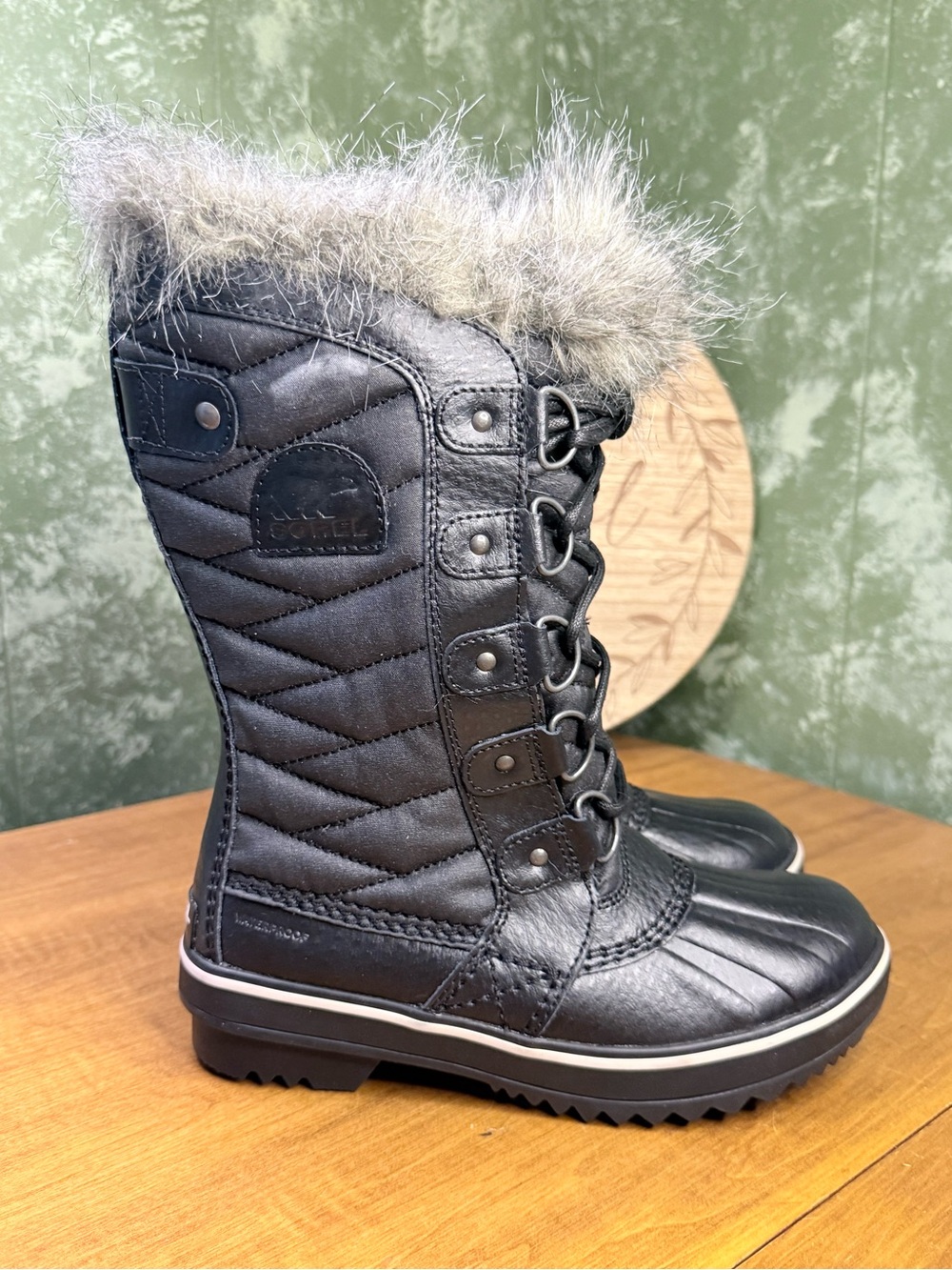 Sorel Black Quilted Lace-Up Faux Fur Winter Boots size 5